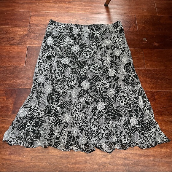 Patterned midi skirt - Picture 2 of 5